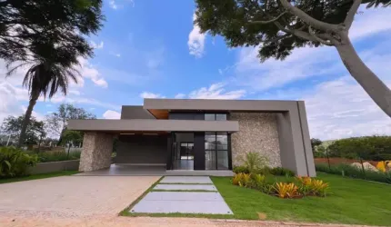 Casa dos Sonhos!  Viva o Luxo e o Conforto no Condomínio Victoria Golf