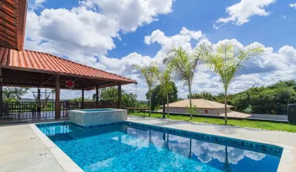 Casa linear em condomínio fechado com portaria 24 hs!!!