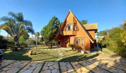 Casa no estilo chalé em madeira em Lagoa Santa