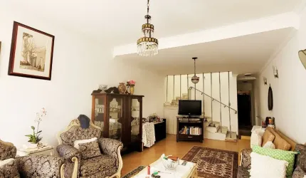 Vendo Amplo Sobrado em Mirandópolis com 3 Dormitórios