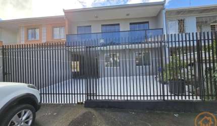 Sobrado com 4 quartos  à venda, 150.00 m2 por R$580000.00  - Boqueirao - Curitiba/PR