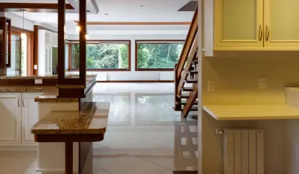 Casa para Venda no bairro Vila Dante em Canela, 4 quartos sendo 2 suítes, 5 vagas, 400 m² de área total, 400 m² privativos,