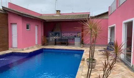 Lindo sobrado com piscina pertinho da praia com 4 suítes a venda no Jardim Britânia, Caraguatatuba/SP.