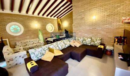 Linda casa com terreno a venda a apenas 30m da Praia das Palmeiras, Caraguatatuba, com 4 dormitórios