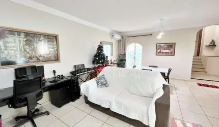 Casa térrea de 232m² de área construida à venda. Excelente localização, próximo ao Supermercado Mialich - Bairro Parque dos Bandeirantes, Ribeirão Preto/SP.