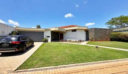 Casa térrea comercial de 2.240m² de área terreno e 600m² de área construída a venda na Avenida Costábile Romano, próximo Unaerp - Bairro Ribeirânia, Ribeirão Preto/SP.