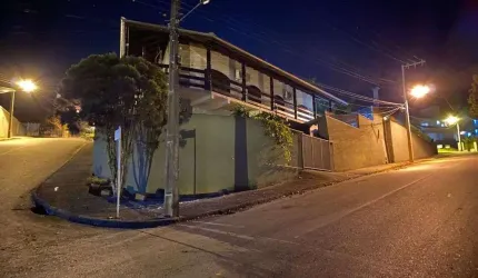 Casa com 4 dormitórios à venda no bairro Centro em Pomerode/SC