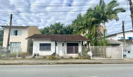 Casa com 1 dormitório à venda no bairro Centro em Timbó/SC