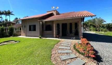 Casa com 4 dormitórios à venda no bairro Divineia em Rio dos Cedros/SC