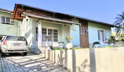 Casa com 3 dormitórios à venda no bairro Centro em Timbó/SC