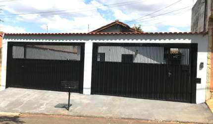 Casa à Venda no Bairro Portal do Alto - Ribeirão Preto.