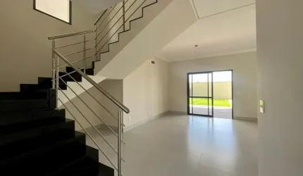 Sobrado à Venda no Condomínio Fechado – R$ 1.580.000,00. Localização: Bairro Vila do Golf, Ribeirão Preto - SP.