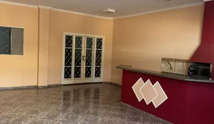 Casa à Venda – R$ 580.000,00. Localização: Bairro Vila Tibério, Ribeirão Preto - SP