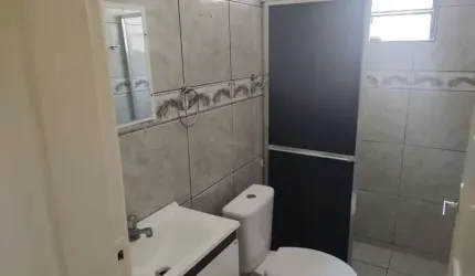 Casa com 2 quartos para alugar na Rua Guarai, 27, Campo Grande, Rio de Janeiro por R$ 1.300