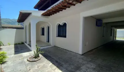 Casa com 2 quartos à venda na Rua Agrícola, Bangu, Rio de Janeiro por R$ 495.000