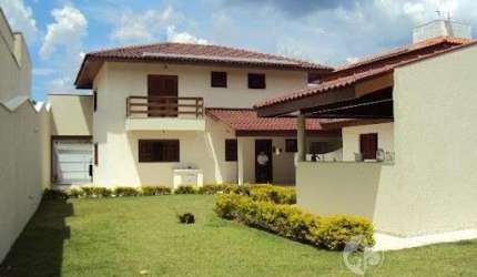 CASA À VENDA NO JARDIM DAS SAMAMBAIAS EM JUNDIAÍ - A/C 345 m² - TE 650 m², Excelente casa, toda reformada região nobre da cidade, com 03 suítes, todas com sacadas, 04 vagas, quintal.