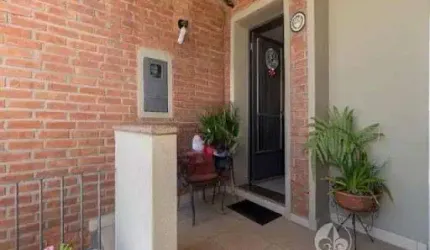 CASA À VENDA NA VILA MUNICIPAL EM JUNDIAÍ - A/C 113 m², 03 dormitórios, 01 vaga, próximo ao centro.