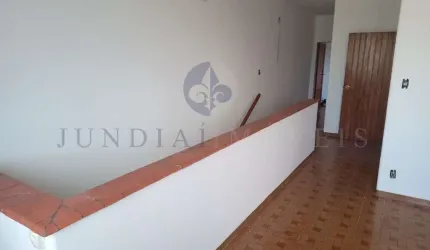 CASA À VENDA NO CENTRO DE JUNDIAÍ- 181 m² com 03 dormitórios (01 suíte,  sala, cozinha, lavanderia, 02 vagas cobertas