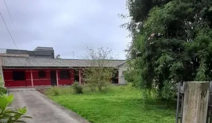 Casa com ótimo terreno a venda no Ferrari