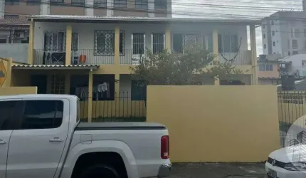 Residencial com 3 Apartamentos à Venda! Ótimo Investimento