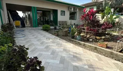 Casa com 3 quartos à venda no Armação, Penha  por R$ 1.275.000