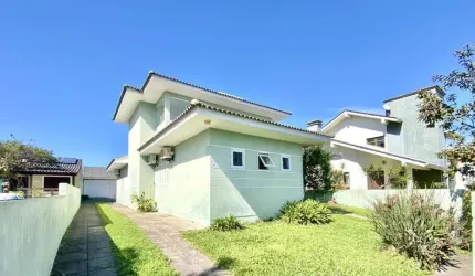 Casa para Venda em Torres, Praia da Cal, 5 dormitórios, 2 suítes, 5 banheiros, 2 vagas