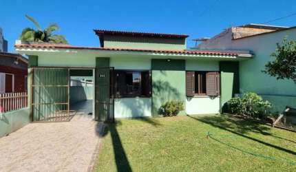Casa para Venda em Torres, Getúlio Vargas, 6 dormitórios, 2 suítes, 4 banheiros, 1 vaga