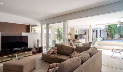 Sobrado com 5 quartos e 570 m2 construidos no Royal Park!