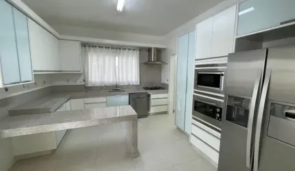 SOBRADO COND. FECHADO COM 05 SUITES EM INDAIATUBA SP