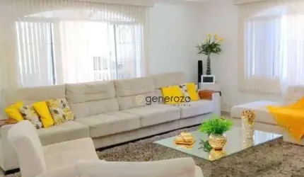Casa a venda na praia da Enseada, 03 dormitórios, com piscina e espaço gourmet