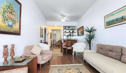 Apartamento para venda na praia das Pitangueiras, frente ao mar, 02 dormitórios, com sacada e 01 vaga de garagem