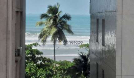 Apartamento á venda na praia das Pitangueiras, 03 dormitórios, 01 vaga de garagem. na quadra da praia.