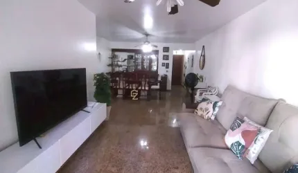 Apartamento á venda na praia das Pitangueiras, 03 dormitórios, 01 vaga de garagem, na quadra da praia.