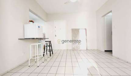 Apartamento a venda na praia das Pitangueiras, 01 dormitório, com sacada e 01 vaga de garagem