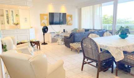 Apartamento à venda na praia das Pitangueiras, 04 dormitórios, frente à praia, 02 vagas