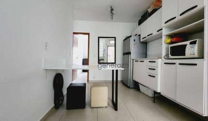 Apartamento a venda na praia das Pitangueiras, 03 dormitórios, 01 vaga de garagem, na quadra da praia