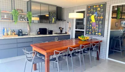Apartamento à venda na praia da Enseada, 03 dormitórios, 02 vagas, lazer