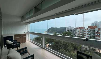 Apartamento a venda na praia da Enseada, 03 domritórios, 02 vagas de garagem e lazer