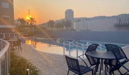 Apartamento à venda na praia da Enseada, 03 dormitórios, 02 vagas, lazer