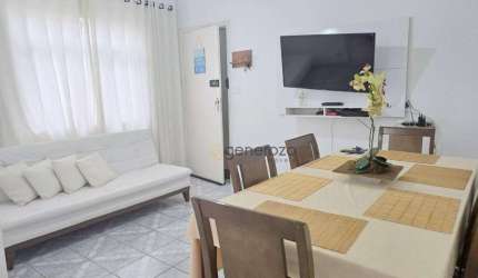 Apartamento na praia da Enseada, 02 dormitórios, 01 vaga, próximo à praia