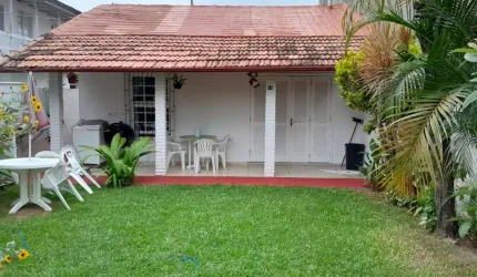 OTIMA CASA C/PATIO DUA FRENTES-
