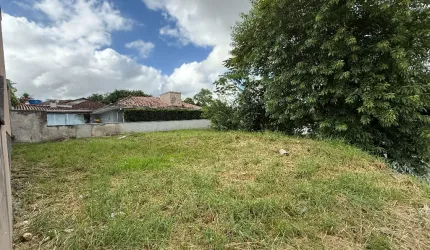 Terreno de esquina  a venda com 502m² a venda em rua asfaltada no bairro Panaguamirin-Joinville /SC R$ 200.000,00.
