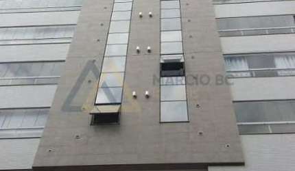 APARTAMENTO COM 2 QUARTOS, PRÉDIO COM PISCINA NO BAIRRO Pioneiros - Balneário Camboriú/SC