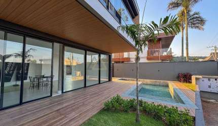 CASA DE ALTO PADRÃO: PÁTIO ESTALEIRO NA Praia do Estaleiro - Balneário Camboriú/SC