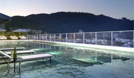 APARTAMENTO COM 1 SUÍTE NO EDIFÍCIO DUO NA PRAIA BRAVA EM ITAJAÍ, COM ÁREA DE LAZER, VAGA PRIVATIVA.