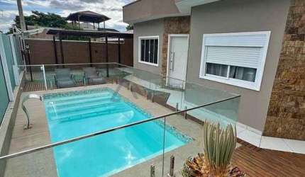 CASA COM PISCINA , ÁREA GOURMET E SALA DE JOGOS