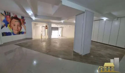 Salão comercial apenas a 30 metros da calçada da Braguinha