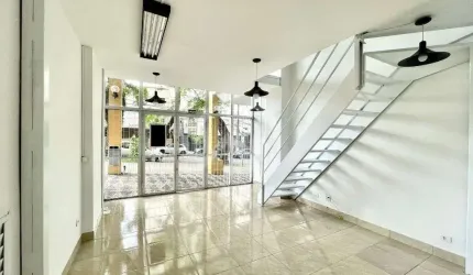 Loja comercial com 64m2 para alugar no Ed. Veneza, Curitiba.