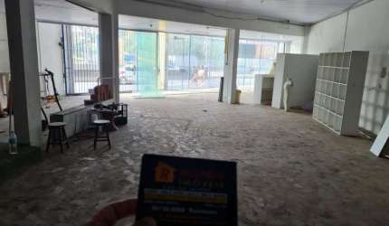 Barracão / Galpão / Depósito com 5 salas para alugar na Rodovia Washington Luiz, Vila São Luís, Duque de Caxias por R$ 16.000