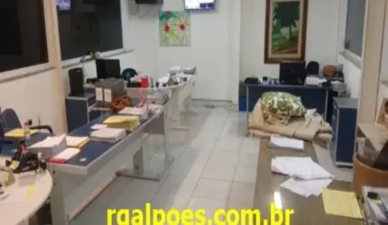 Sala comercial com 3 salas para alugar na Rua Ceará, 321, Santa Cruz da Serra, Duque de Caxias por R$ 5.000